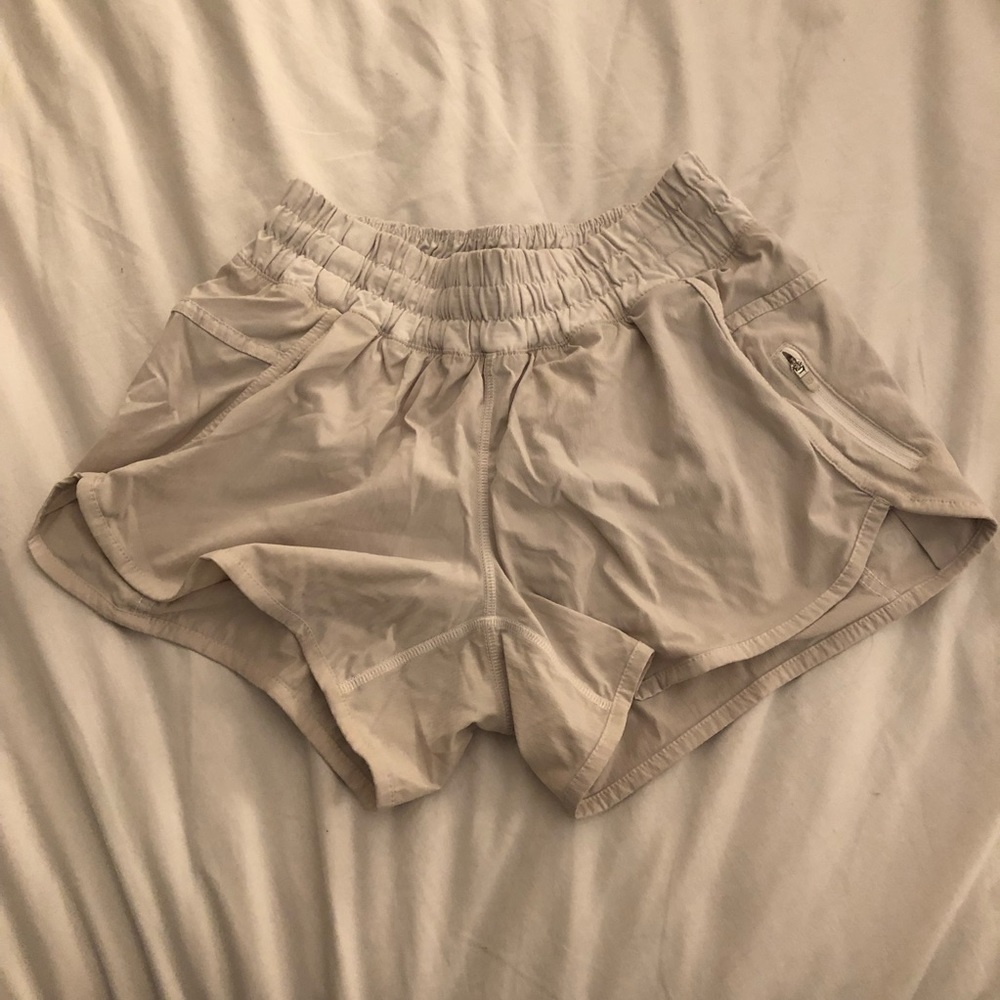 Lululemon Tracker 4” Short 6 VGUC White